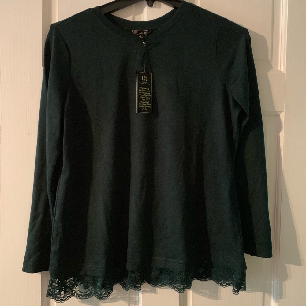 NWT DG2 Lightweight Sweater